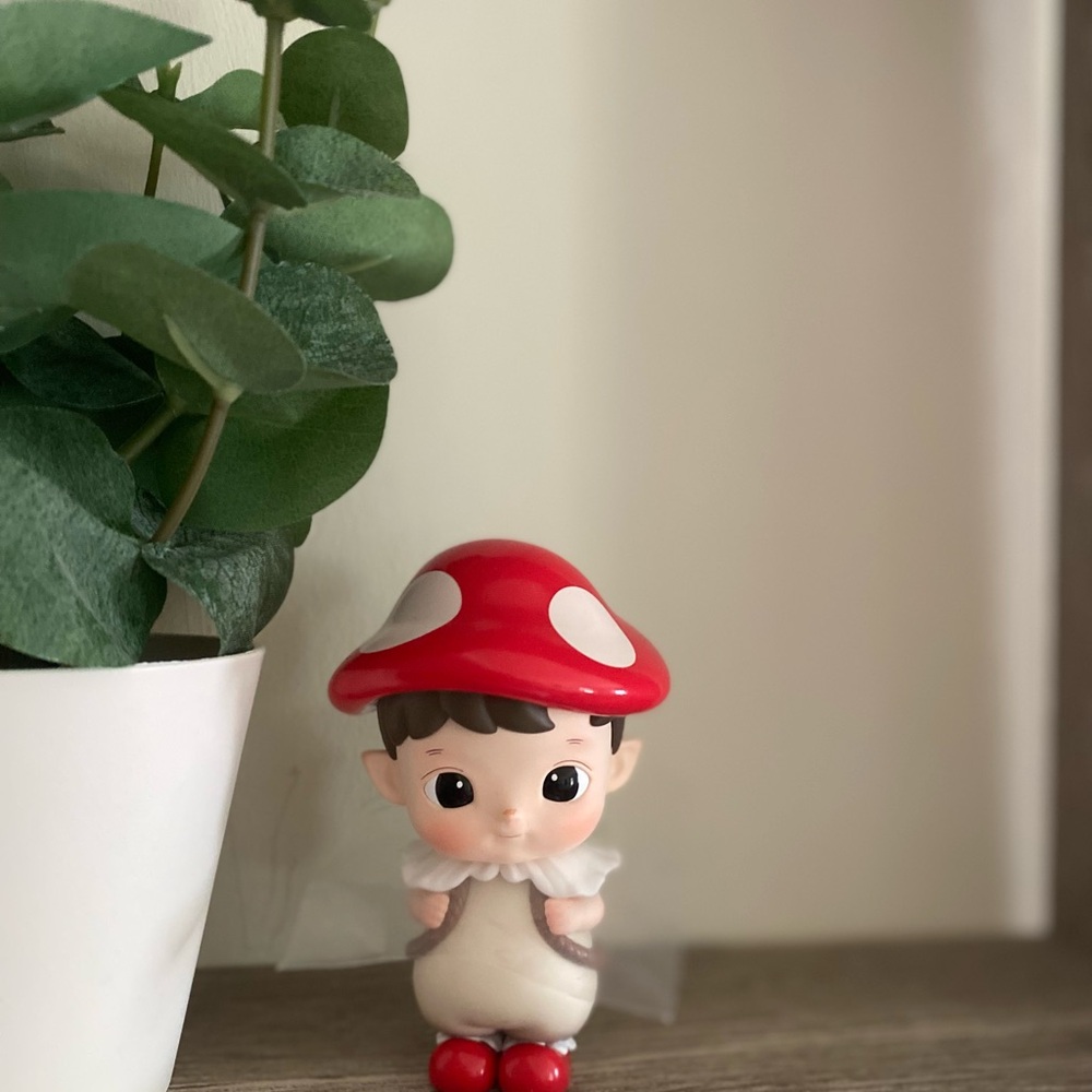 Pop mart Hacipupu Adventure in the woods Adorable Red Mushroom Figurine